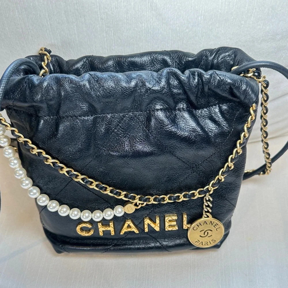 Chanel Shiny Crumpled Calfskin Quilted Pearl Mini 22 Black - Picture 3 of 8